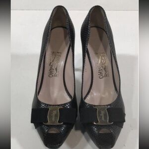 Women’s Salvatore Ferragamo Black Leather Reptile Textured Heels Peep Toe 8.5B